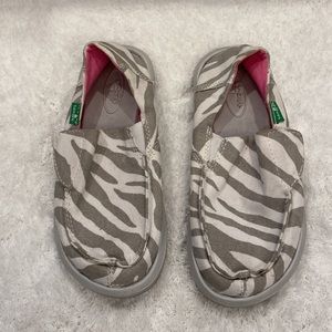 Sanuk white & gray zebra print Velcro slip on shoe